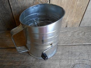 Vintage Bromwells Measuring Flour Sifter Aluminum 5 Cup Crank Handle 
