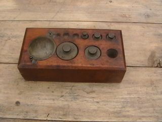 VINTAGE WOOD CASE FOR HOLDING PHARMACEUTICAL SCALE WEIGHTS SOME 