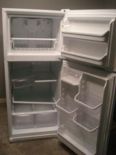 Frigidaire 20 6 CU ft Top Freezer Refrigerator White