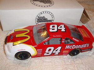  Elliott 1:24 Racing Champions Ford NASCAR McDonalds #94 w/ Car COVER