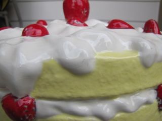 Strawberry Shortcake Vintage Cake Plate Keeper VGC Imperfect