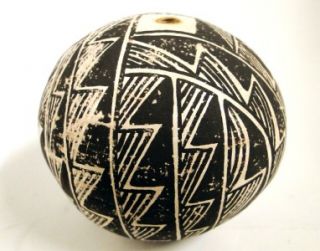   INDIAN POTTERY SEED JAR SIGNED V. CHINO  NEW MEXICO CIRCA 1970s