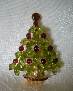 Classic Swoboda Christmas Tree Pin Brooch Peridot Garnet Gem Stones 