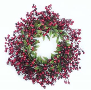  FESTIVE RED BERRY AND HOLLY LEAVES ARTIFICIAL CHRISTMAS WREATH   UNLIT