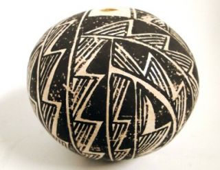  INDIAN POTTERY SEED JAR SIGNED V. CHINO  NEW MEXICO CIRCA 1970s