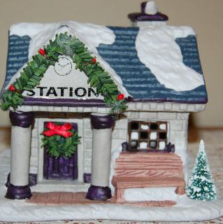 CHRISTMAS VALLEY HOLLYSHIRE COLLECTION LIGHTED PORCELAIN TRAIN STATION