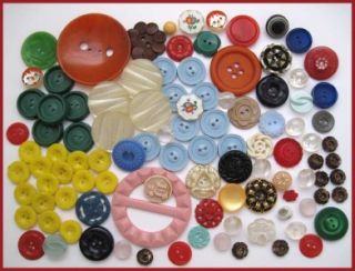 Colorful Mixed Lot of 100 Old Vintage Buttons Plastic Glass Bakelite