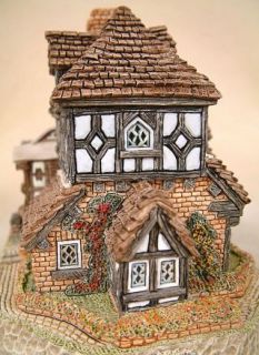 David Winter Cottages Toms Yard Limited Edition Hand Numbered Mint w