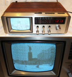 Vintage JC Penney Portable 110 12v Battery AM FM Radio VHF Television