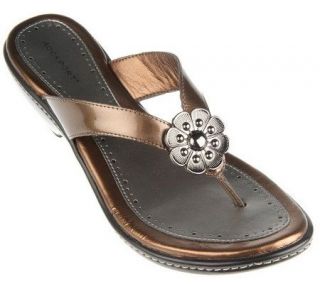 Rockport Pearlized Patent Leather Flower Detail Thong Sandals