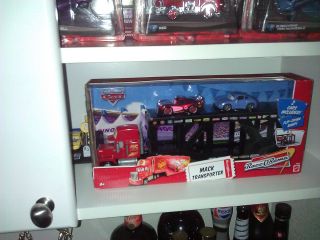 DISNEY CARS LOT MACK TRANSPORTER WITH SALLY AND LIGHTNING MCQUEEN