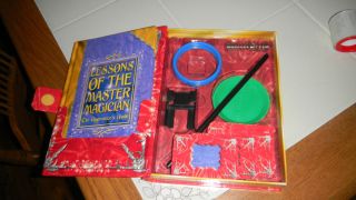 SECRETS OF THE MASTER MAGICIAN. BOOK AND MAGIC SET. APPRENTICE GUIDE