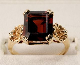 Vintage 14k Ladies Ring Large Genuine Garnet Beautiful