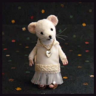 Mary Holstad Presents Dressed Miniature Mouse OOAK Lots of Detail