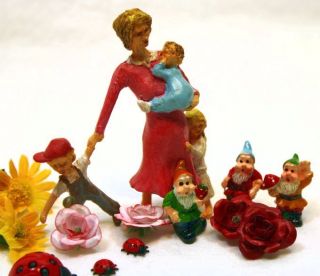  nicely detailed and hand painted figure flo and her three kids about 3
