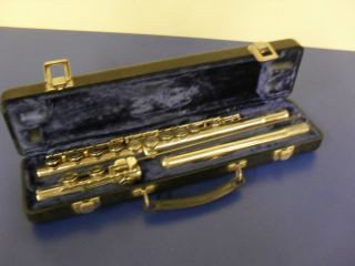  Instrument Yamaha Flute in Black Armstrong Case w Cleaning Rod