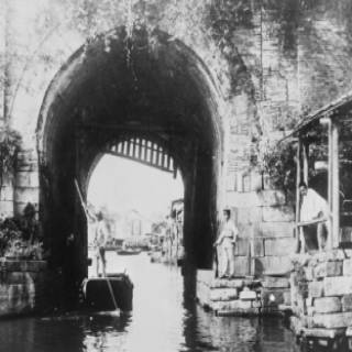 early 1900s photo China, Kiangsu Province, Soochow, water gate in city