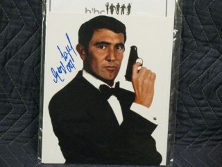 GEORGE LAZENBY AS JAMES BOND 007 IN THE CLASSIC GUN POSE RARE