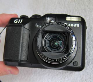  PowerShot G11 Cheap Hybrid Between Pocket and DSLR Cameras