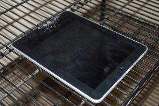 Apple iPad 1st Generation 64GB, Wi Fi + 3G  9.7in   Black (MC497LL/A)