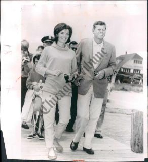 CT PHOTO age 245 John F. & Jacqueline Kennedy Politics U.S. Presidents