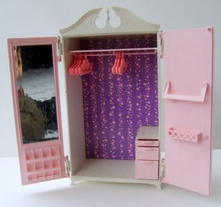 1964 SUZY GOOSE Barbie Doll Pink Wardrobe Closet with 7 Hangers  
