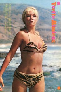 Yvette Mimieux in Bikini Sylva Koscina 1973 JPN Pinup Picture clipping