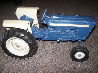 Vintage Ertl Ford Row Crop Tractor