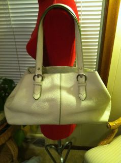 Auth Cole Haan Gorgeous Off White Pebbled Super Soft Leather Purse Bag