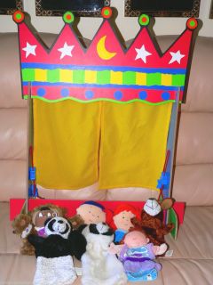pcs Wooden THEATER STAGE 7 finger puppet Caillou Rosie manhattan toy
