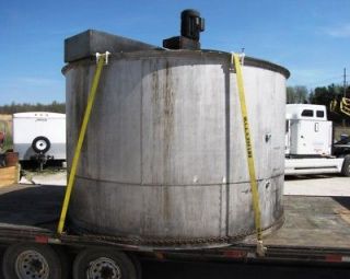 3,500 GALLON STAINLESS STEEL TANK WITH MIXER