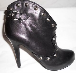 Womens BCBGeneration Flossy Black Leather Ankle Boots sz 8 MINT