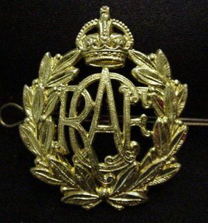 Armed Forces RCAF Royal Canadian Air Force brass cap badge WW2