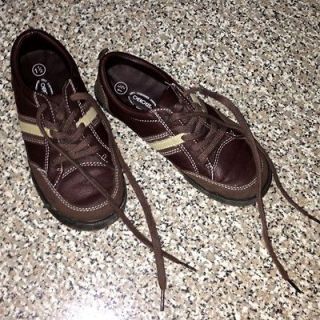 BEARLY USED BOYS 1.5 CHEROKEE BROWN DRESSY CASUAL TENNIS SHOES COMFORT
