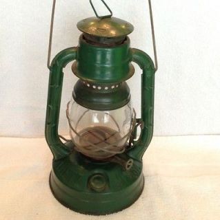 Collectible Vintage Dietz Little Wizzard Oil Lantern. GREAT CONDITION