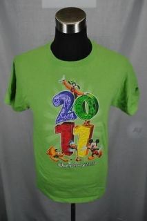 WORLD 2011 mickey donald pluto goofy green short sleeve t shirt M EUC