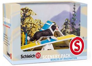 SCHLEICH 41803 Scenery Set Dog & Agility Course Limited Ed
