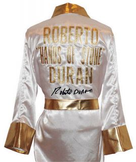 ROBERTO DURAN HAND SIGNED BOXING ROBE WITH PROOF & COA 1