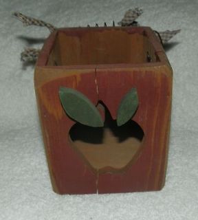TALL WOODEN APPLE BOX W/WIRE & RIBBON PRIMITIVES BY KATHY