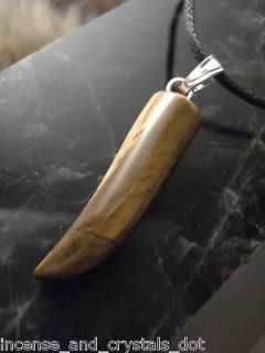 TIGER EYE CLAW PENDANT 25MM SET ON COTTON CORD + POUCH