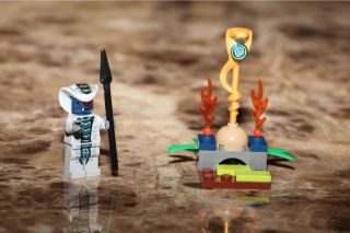 New LEGO RATTLA MINIFIG + Gold Hypnobrai Staff & Spear Ninjago 9441