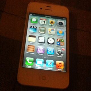 Apple iPhone 4S   16GB   White (Verizon) Smartphone   Pre iOS 6.0